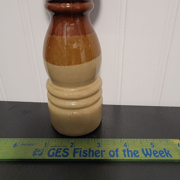 Vintage 1970's Brown Ceramic Decorative Kitchenware Salt And Pepper Shakers - Picture 6 of 6